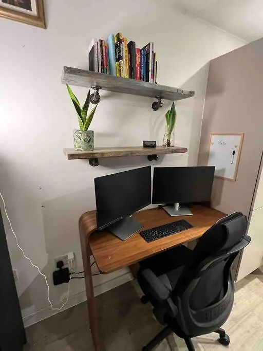 A Cosy Apartment Near Crawley Station/Gatwick Airport  Crawley (West Sussex)