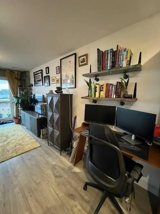 A Cosy Apartment Near Crawley Station/Gatwick Airport location